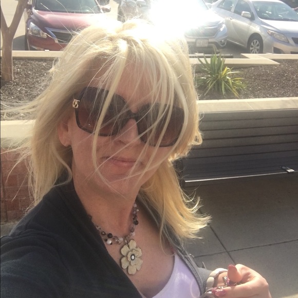 Meet your Posher, Amy - Picture 2 of 3